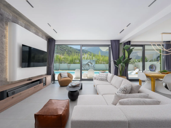 Ölüdeniz Ovacık’ta 645 m² Arsa İçinde, Yerden Isıtmalı, Müştemilatlı 5+1 Ultra Lüks Villa