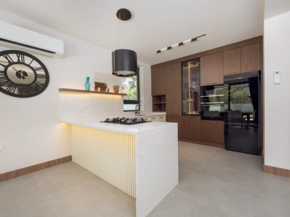 Ölüdeniz Ovacık’ta 645 m² Arsa İçinde, Yerden Isıtmalı, Müştemilatlı 5+1 Ultra Lüks Villa
