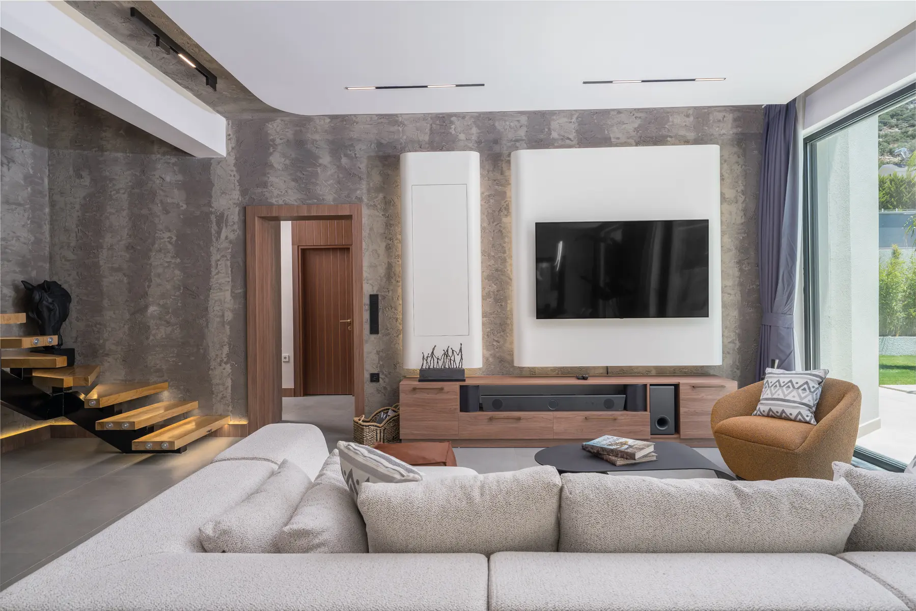 Ölüdeniz Ovacık’ta 645 m² Arsa İçinde, Yerden Isıtmalı, Müştemilatlı 5+1 Ultra Lüks Villa