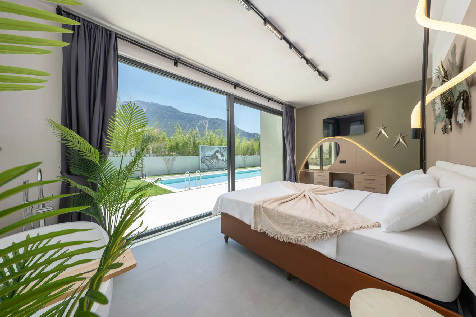 Ölüdeniz Ovacık’ta 645 m² Arsa İçinde, Yerden Isıtmalı, Müştemilatlı 5+1 Ultra Lüks Villa