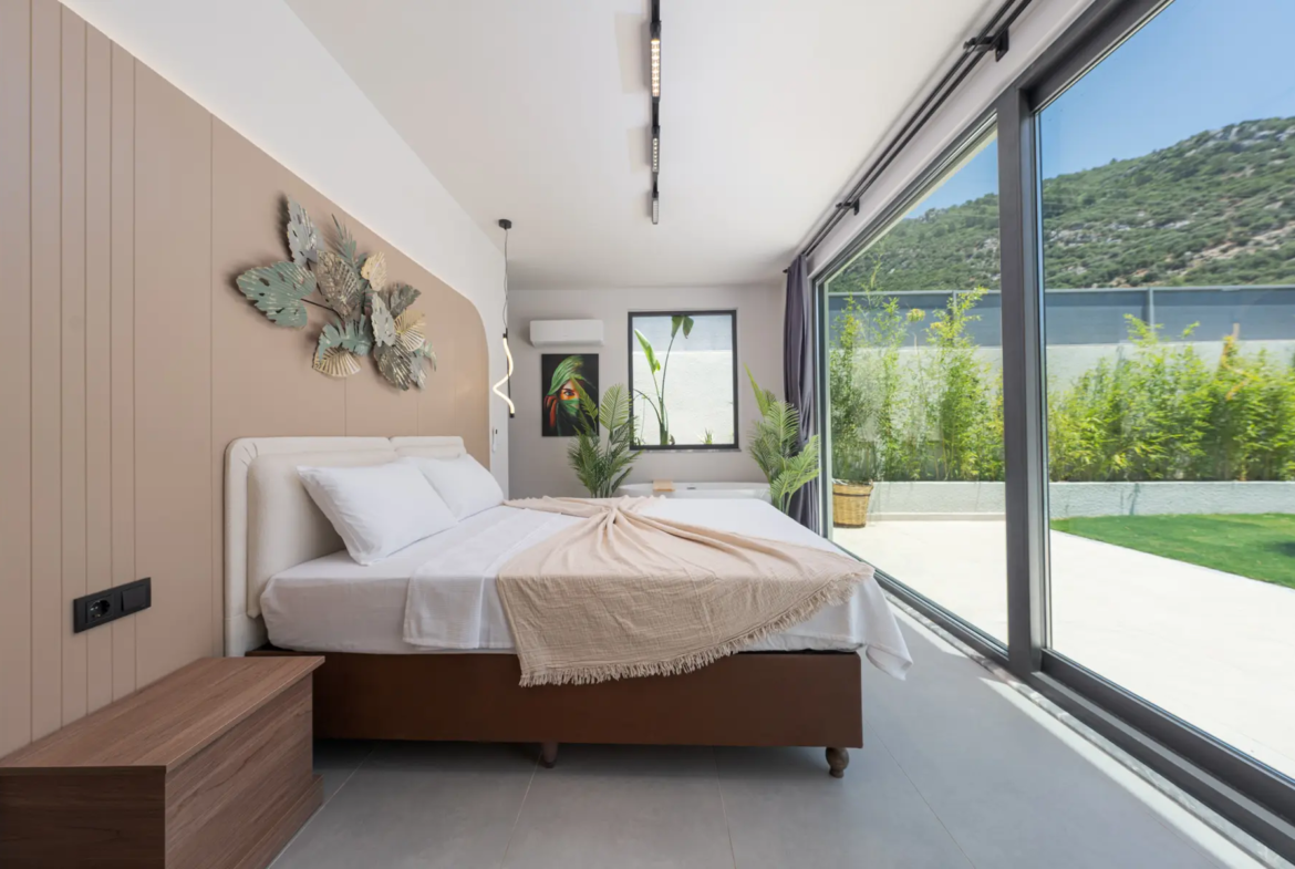 Ölüdeniz Ovacık’ta 645 m² Arsa İçinde, Yerden Isıtmalı, Müştemilatlı 5+1 Ultra Lüks Villa