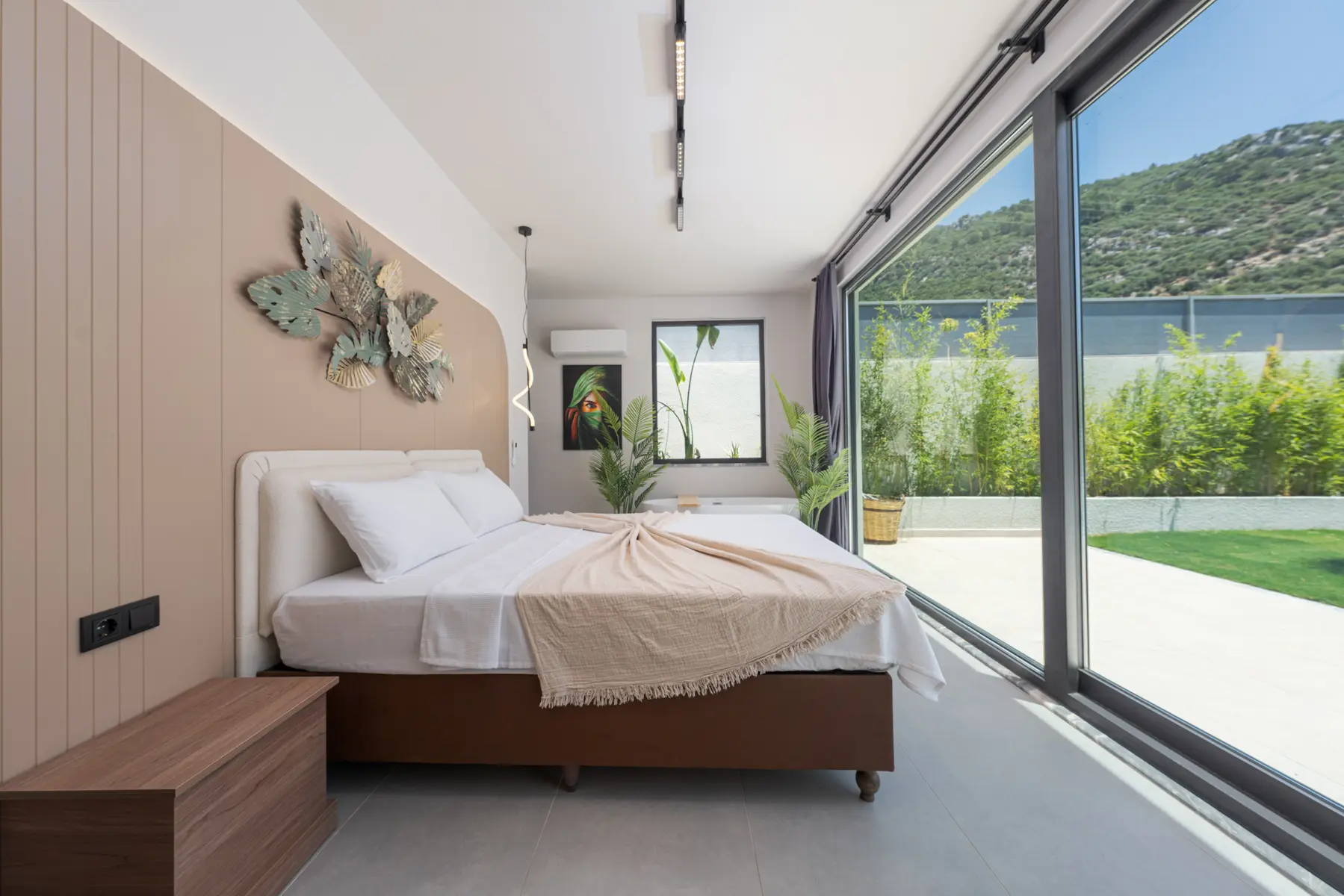Ölüdeniz Ovacık’ta 645 m² Arsa İçinde, Yerden Isıtmalı, Müştemilatlı 5+1 Ultra Lüks Villa