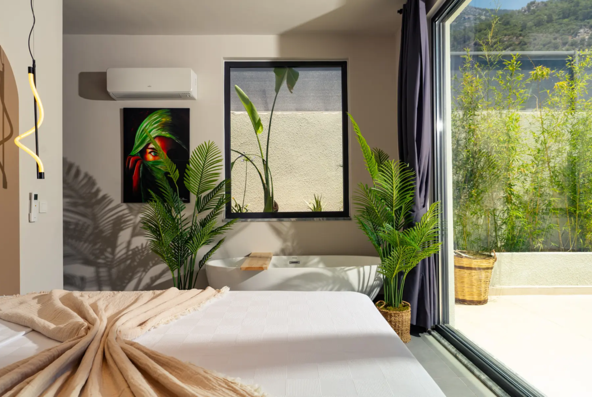 Ölüdeniz Ovacık’ta 645 m² Arsa İçinde, Yerden Isıtmalı, Müştemilatlı 5+1 Ultra Lüks Villa