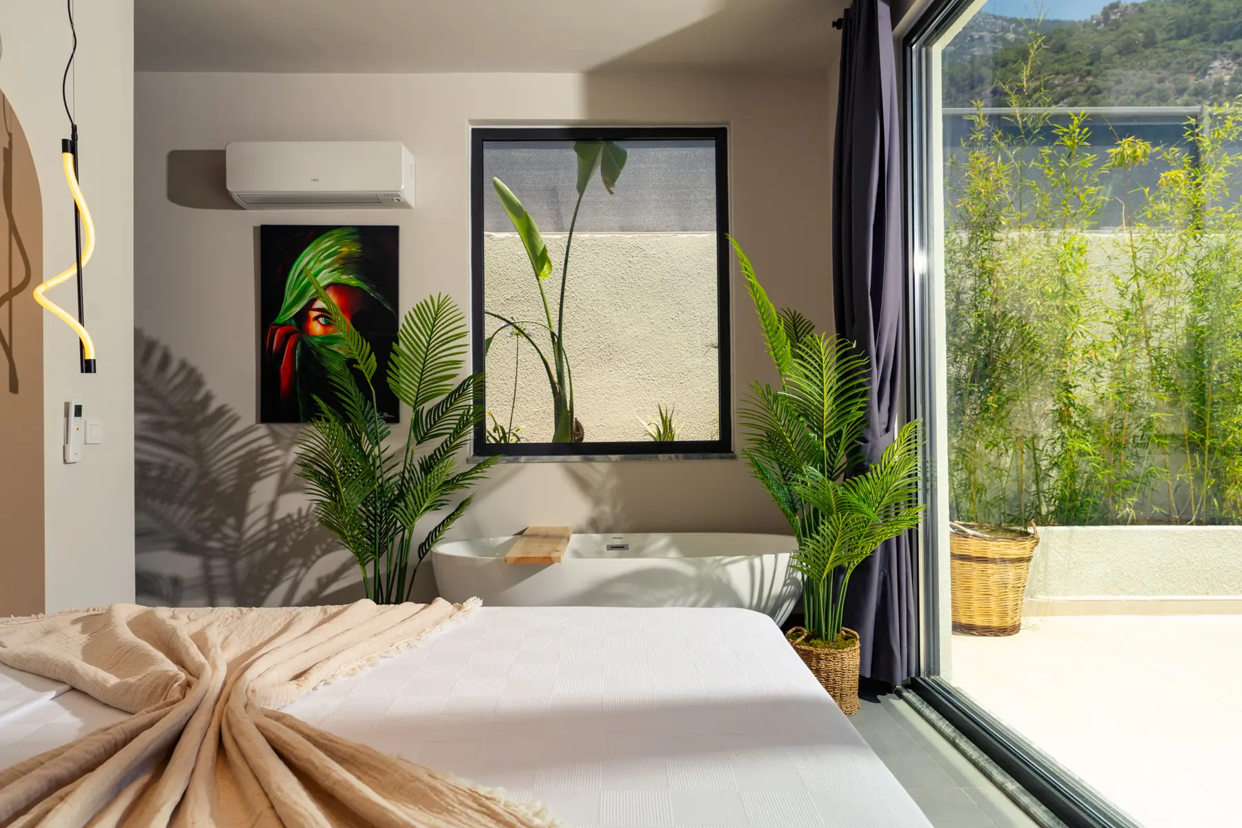 Ölüdeniz Ovacık’ta 645 m² Arsa İçinde, Yerden Isıtmalı, Müştemilatlı 5+1 Ultra Lüks Villa