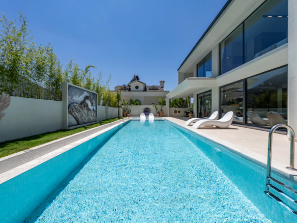 Ölüdeniz Ovacık’ta 645 m² Arsa İçinde, Yerden Isıtmalı, Müştemilatlı 5+1 Ultra Lüks Villa
