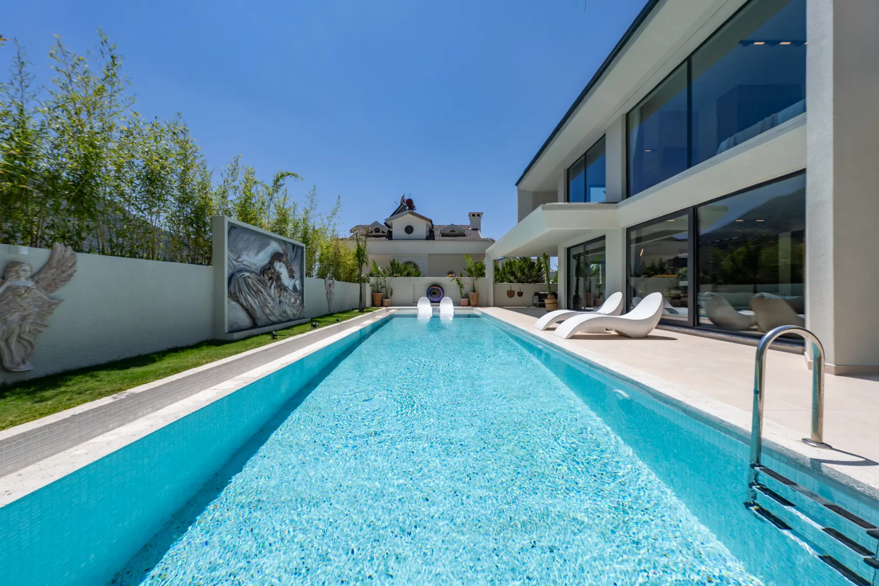 Ölüdeniz Ovacık’ta 645 m² Arsa İçinde, Yerden Isıtmalı, Müştemilatlı 5+1 Ultra Lüks Villa