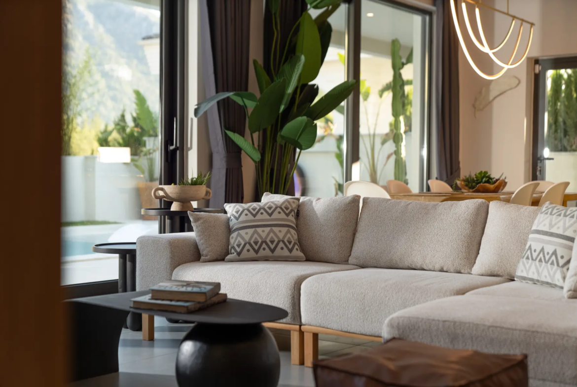 Ölüdeniz Ovacık’ta 645 m² Arsa İçinde, Yerden Isıtmalı, Müştemilatlı 5+1 Ultra Lüks Villa