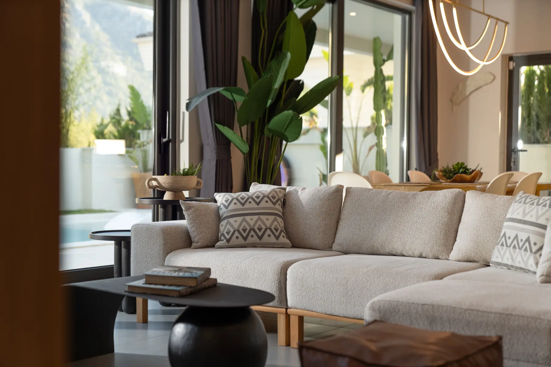 Ölüdeniz Ovacık’ta 645 m² Arsa İçinde, Yerden Isıtmalı, Müştemilatlı 5+1 Ultra Lüks Villa