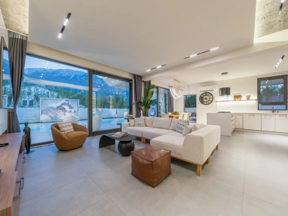 Ölüdeniz Ovacık’ta 645 m² Arsa İçinde, Yerden Isıtmalı, Müştemilatlı 5+1 Ultra Lüks Villa
