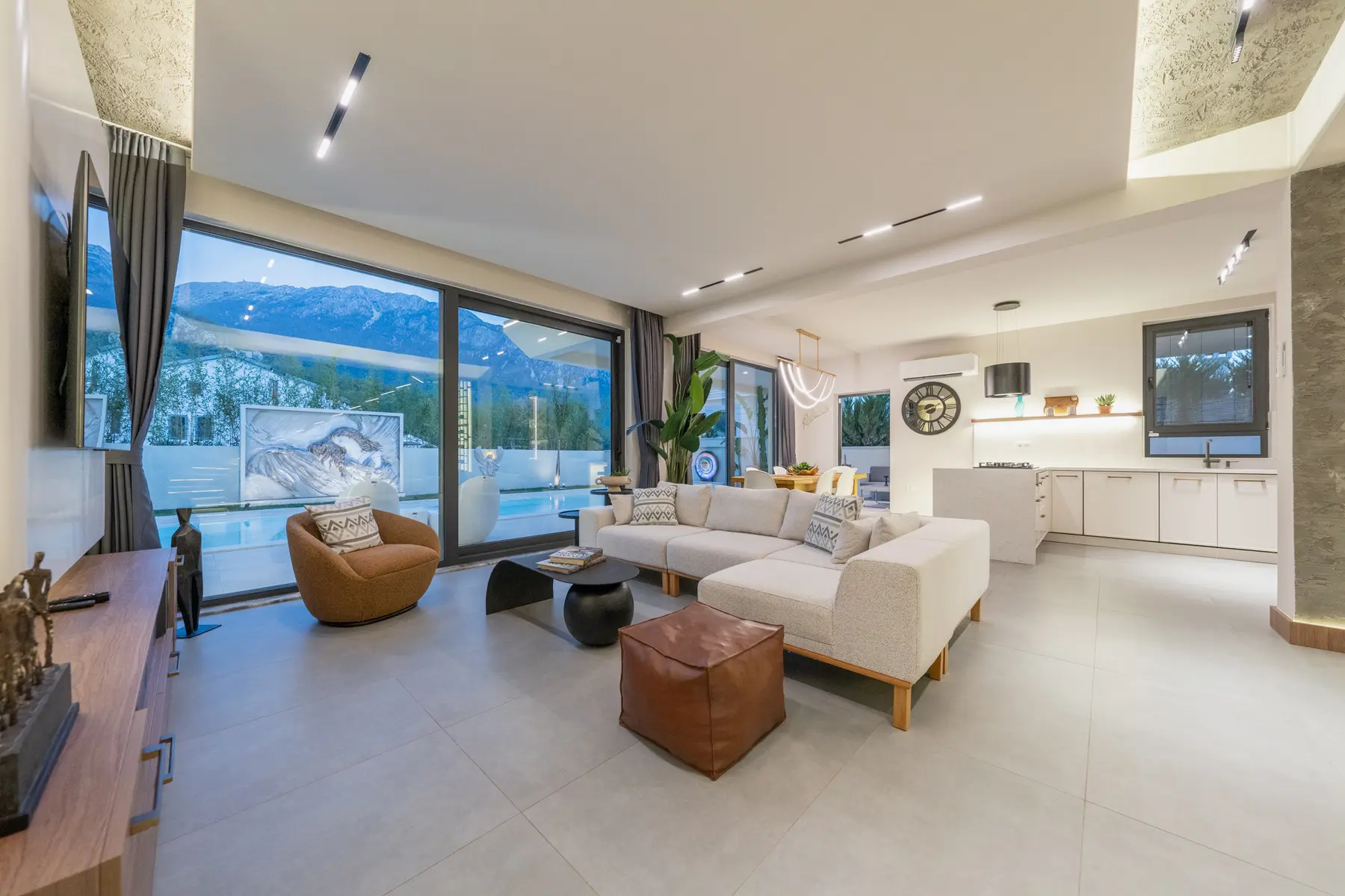Ölüdeniz Ovacık’ta 645 m² Arsa İçinde, Yerden Isıtmalı, Müştemilatlı 5+1 Ultra Lüks Villa