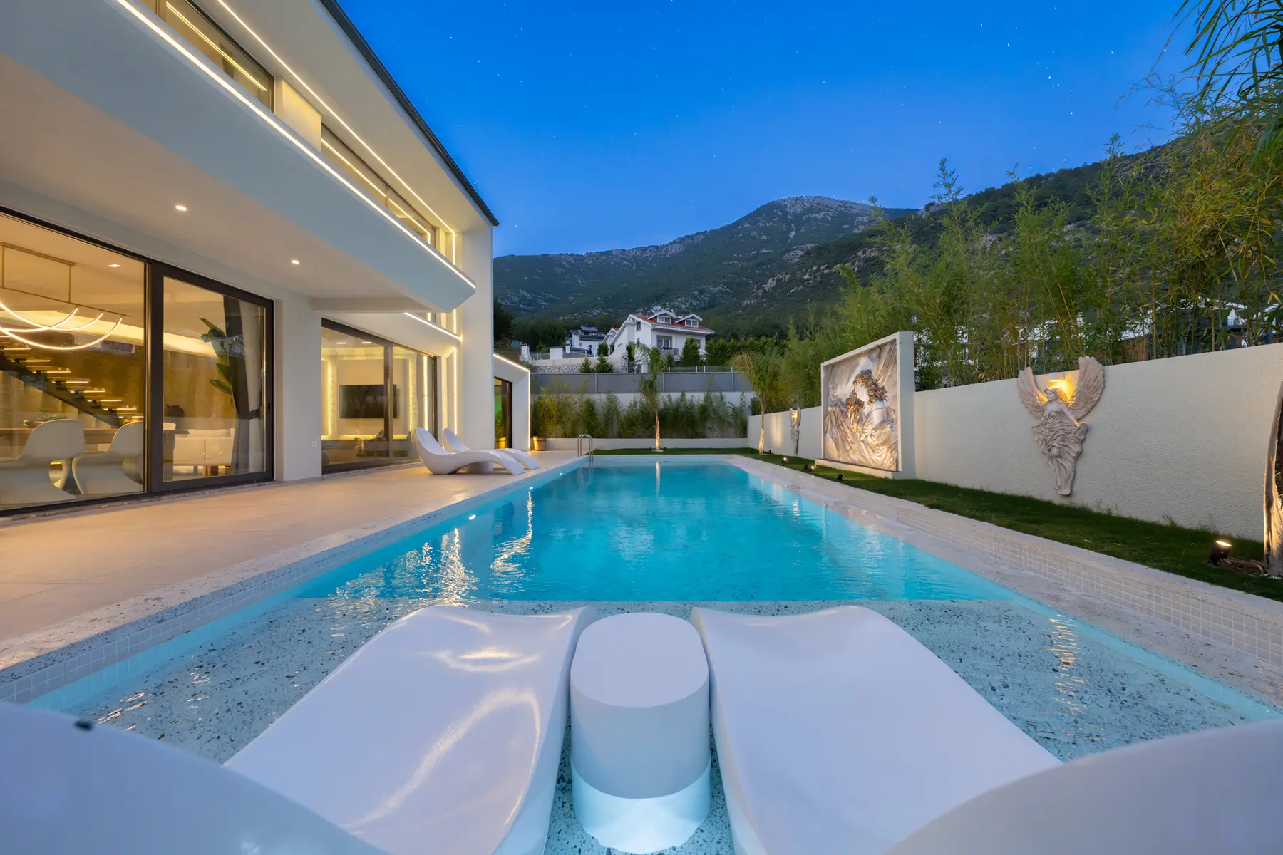 Ölüdeniz Ovacık’ta 645 m² Arsa İçinde, Yerden Isıtmalı, Müştemilatlı 5+1 Ultra Lüks Villa