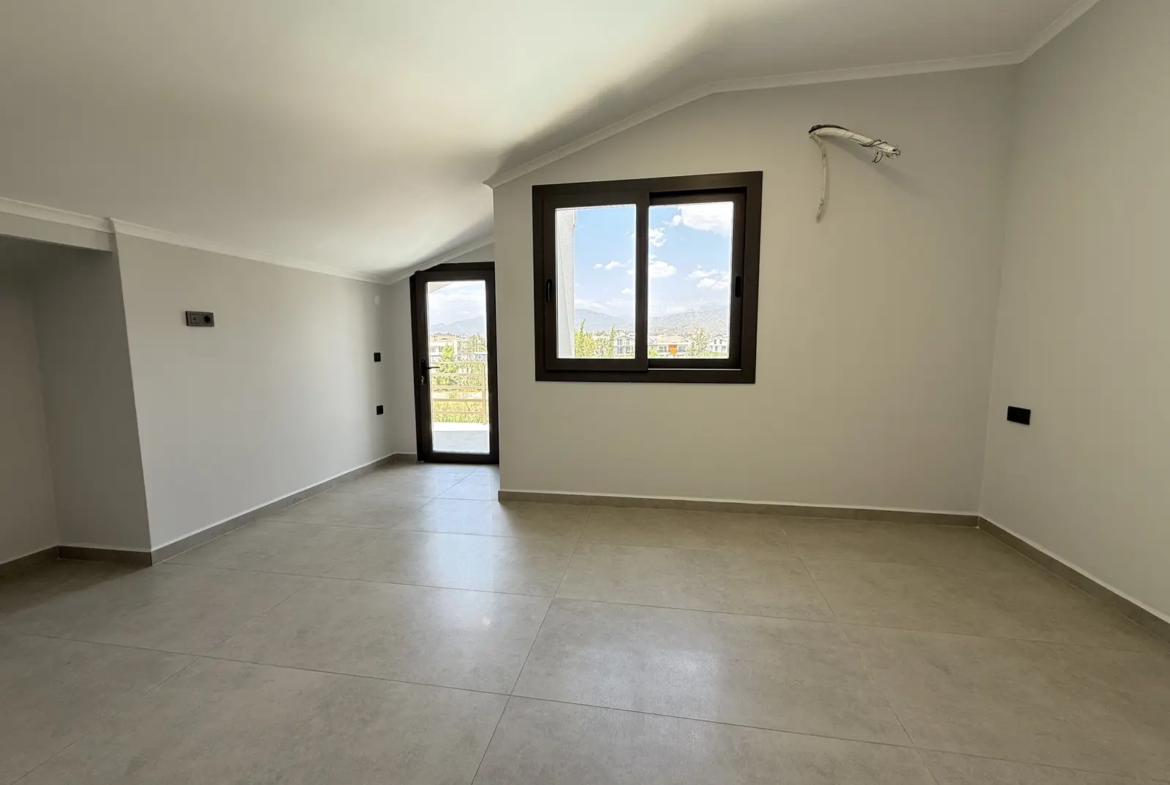 FETHİYE ÇALIŞ’TA DENİZ’E YÜRÜME MESAFESİNDE HARİKA KOMPLEKSTE 3+1 HAVUZLU DAİRE