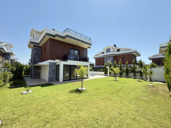 Fethiye Çalış’ta Plaja Sadece 200 Metre Mesafede, 550 m² Arsa İçinde Ultra Lüks Müstakil Villa