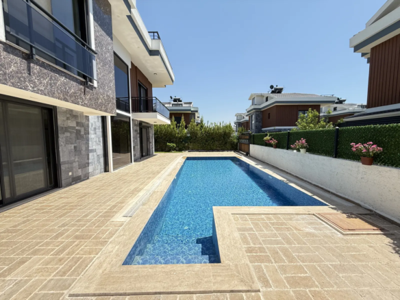 Fethiye Çalış’ta Plaja Sadece 200 Metre Mesafede, 550 m² Arsa İçinde Ultra Lüks Müstakil Villa