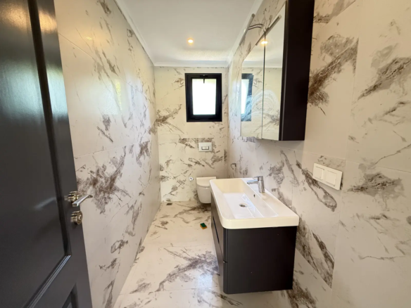 Fethiye Çalış’ta Plaja Sadece 200 Metre Mesafede, 550 m² Arsa İçinde Ultra Lüks Müstakil Villa