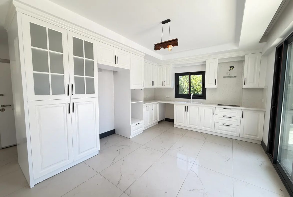 Fethiye Çalış’ta Plaja Sadece 200 Metre Mesafede, 550 m² Arsa İçinde Ultra Lüks Müstakil Villa