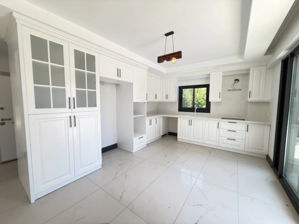 Fethiye Çalış’ta Plaja Sadece 200 Metre Mesafede, 550 m² Arsa İçinde Ultra Lüks Müstakil Villa
