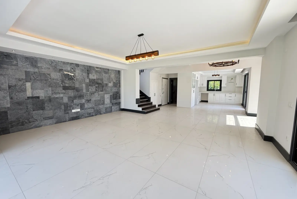 Fethiye Çalış’ta Plaja Sadece 200 Metre Mesafede, 550 m² Arsa İçinde Ultra Lüks Müstakil Villa