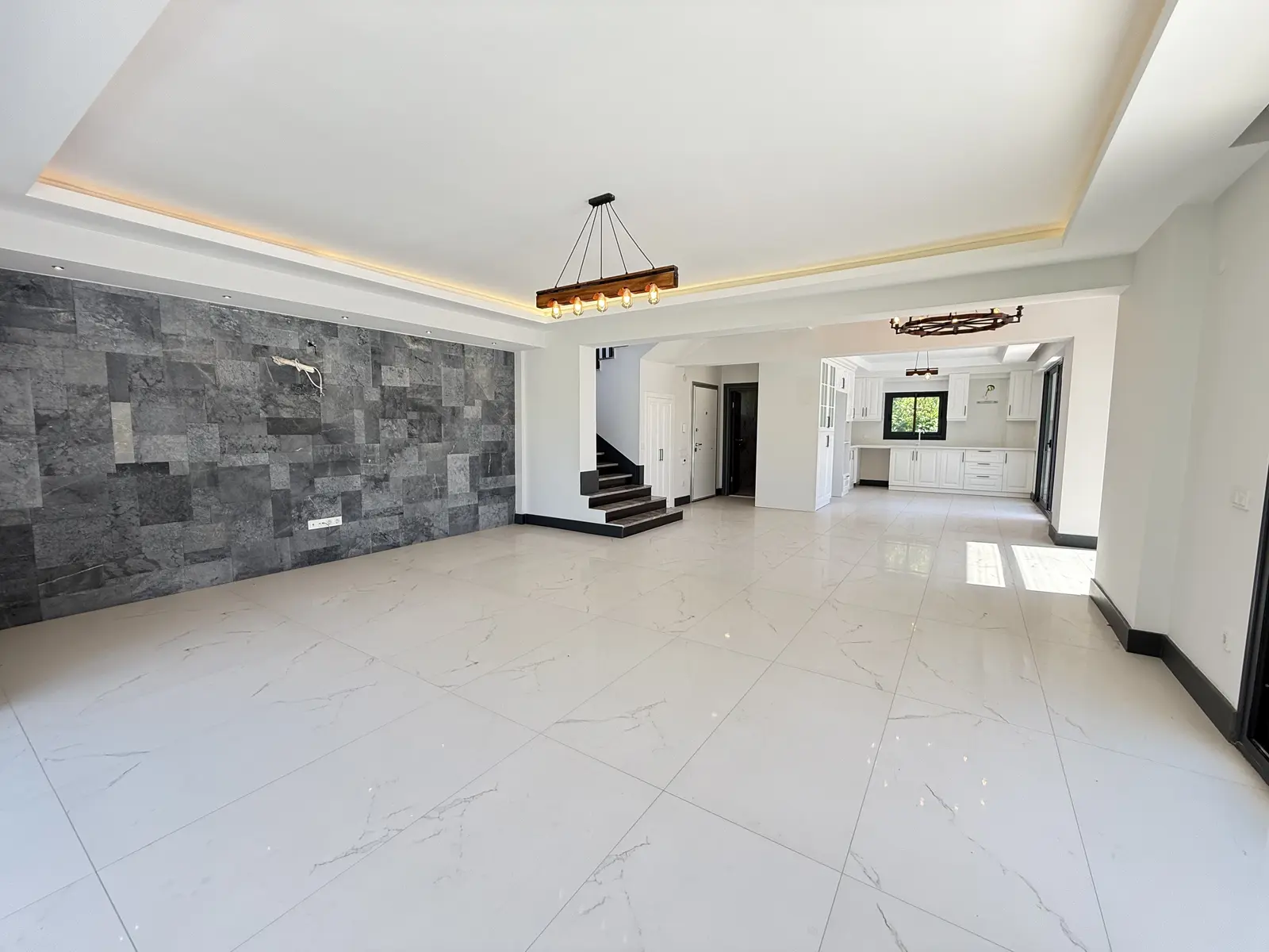 Fethiye Çalış’ta Plaja Sadece 200 Metre Mesafede, 550 m² Arsa İçinde Ultra Lüks Müstakil Villa