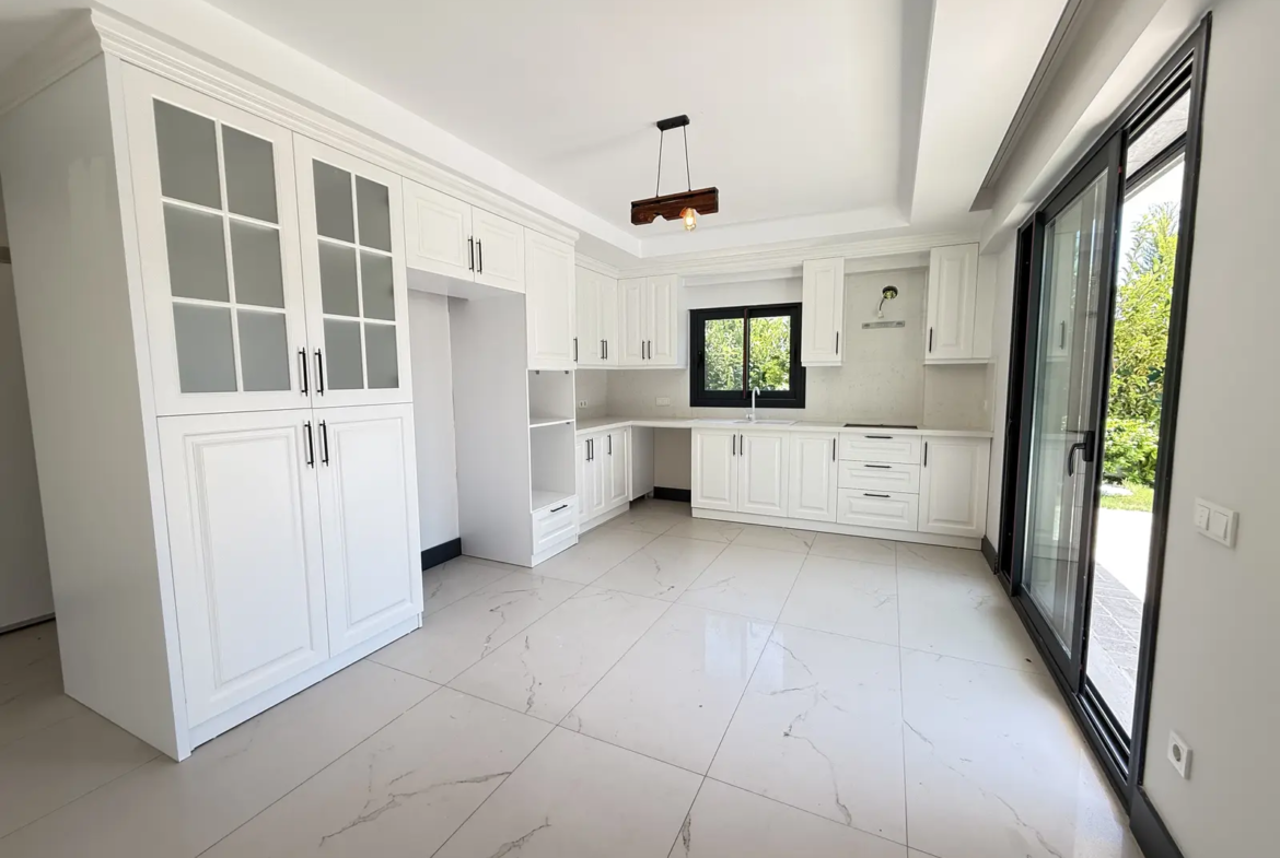 Fethiye Çalış’ta Plaja Sadece 200 Metre Mesafede, 550 m² Arsa İçinde Ultra Lüks Müstakil Villa