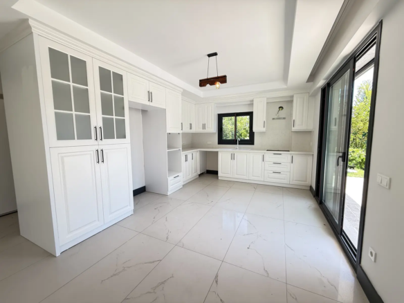Fethiye Çalış’ta Plaja Sadece 200 Metre Mesafede, 550 m² Arsa İçinde Ultra Lüks Müstakil Villa