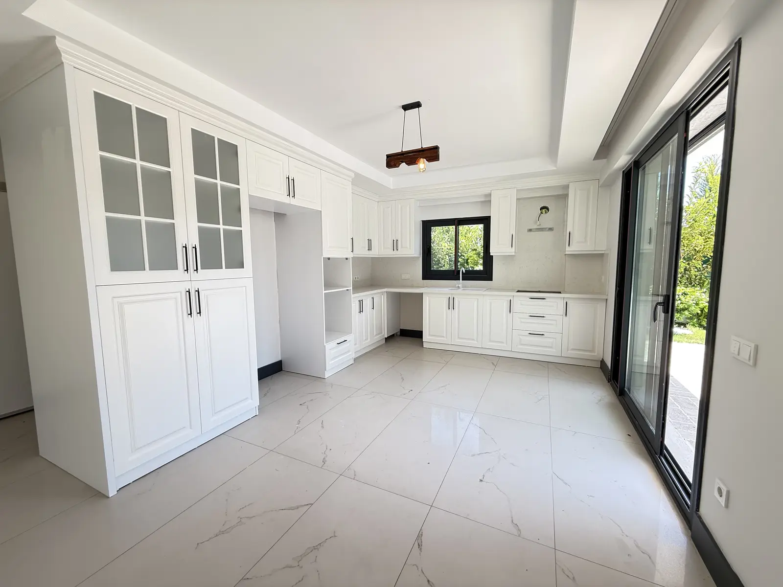 Fethiye Çalış’ta Plaja Sadece 200 Metre Mesafede, 550 m² Arsa İçinde Ultra Lüks Müstakil Villa