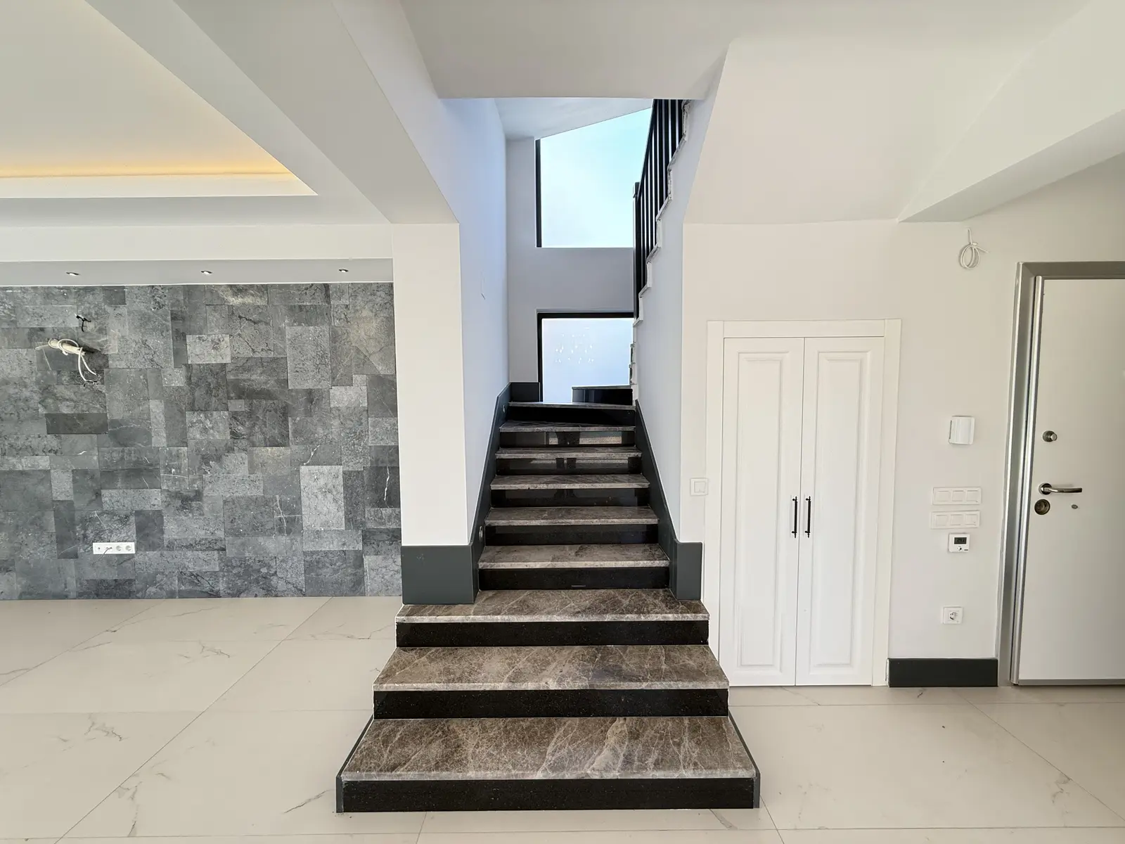 Fethiye Çalış’ta Plaja Sadece 200 Metre Mesafede, 550 m² Arsa İçinde Ultra Lüks Müstakil Villa