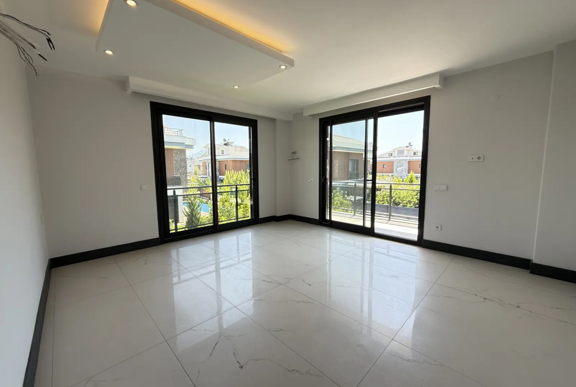 Fethiye Çalış’ta Plaja Sadece 200 Metre Mesafede, 550 m² Arsa İçinde Ultra Lüks Müstakil Villa