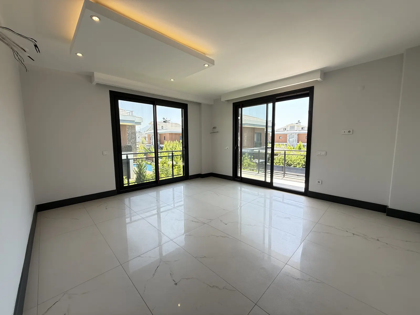 Fethiye Çalış’ta Plaja Sadece 200 Metre Mesafede, 550 m² Arsa İçinde Ultra Lüks Müstakil Villa