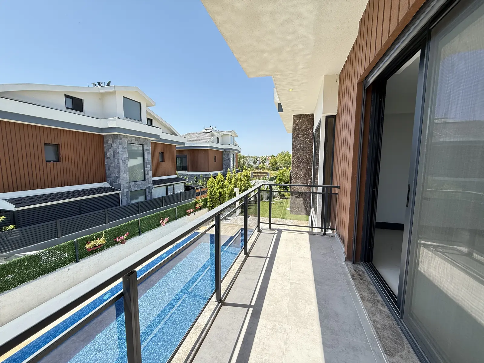 Fethiye Çalış’ta Plaja Sadece 200 Metre Mesafede, 550 m² Arsa İçinde Ultra Lüks Müstakil Villa