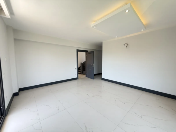 Fethiye Çalış’ta Plaja Sadece 200 Metre Mesafede, 550 m² Arsa İçinde Ultra Lüks Müstakil Villa