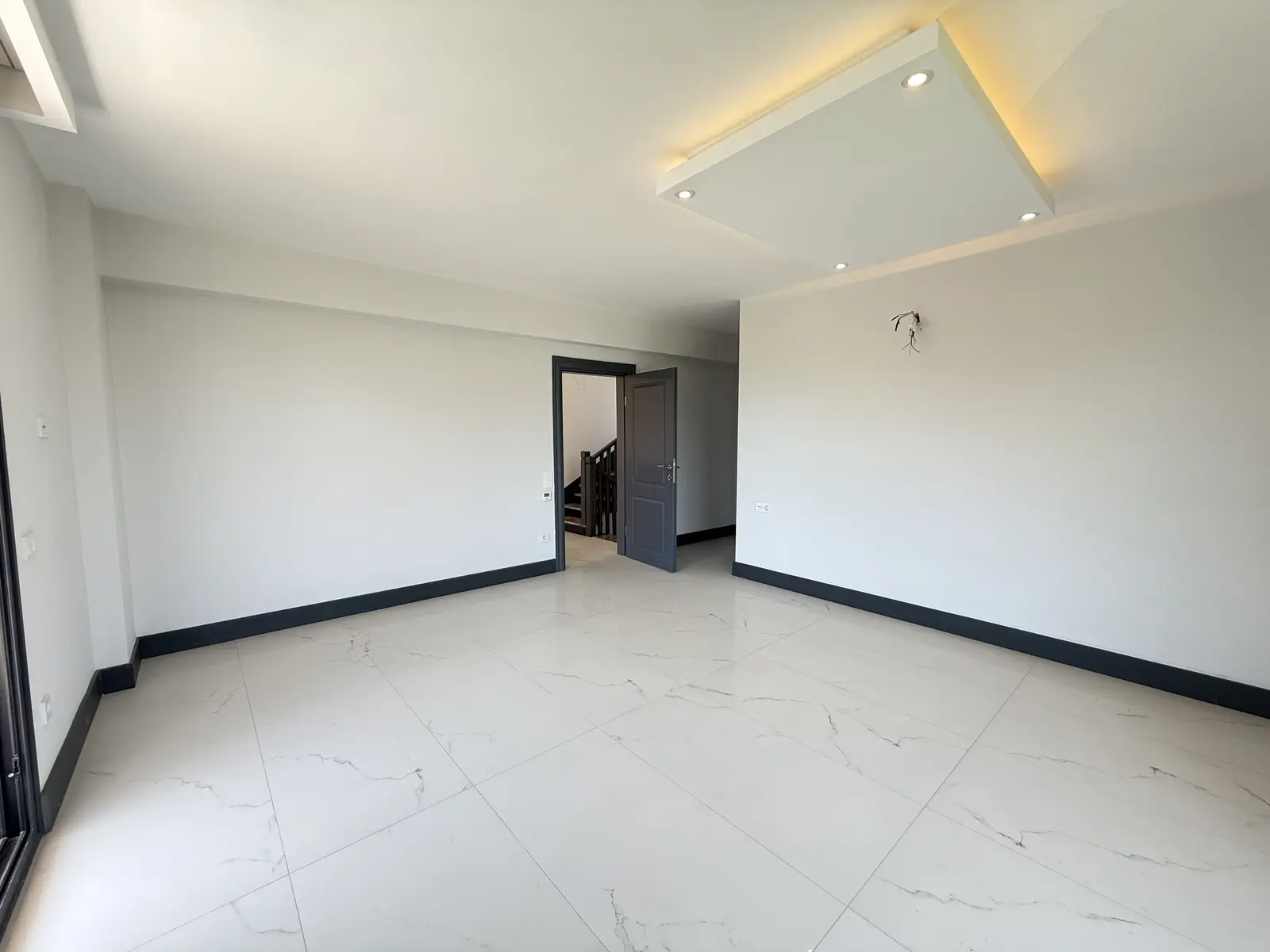 Fethiye Çalış’ta Plaja Sadece 200 Metre Mesafede, 550 m² Arsa İçinde Ultra Lüks Müstakil Villa