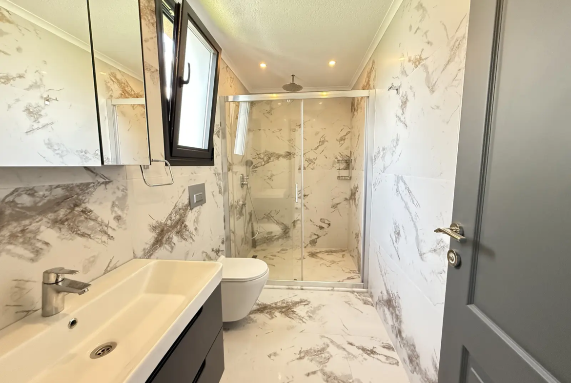 Fethiye Çalış’ta Plaja Sadece 200 Metre Mesafede, 550 m² Arsa İçinde Ultra Lüks Müstakil Villa