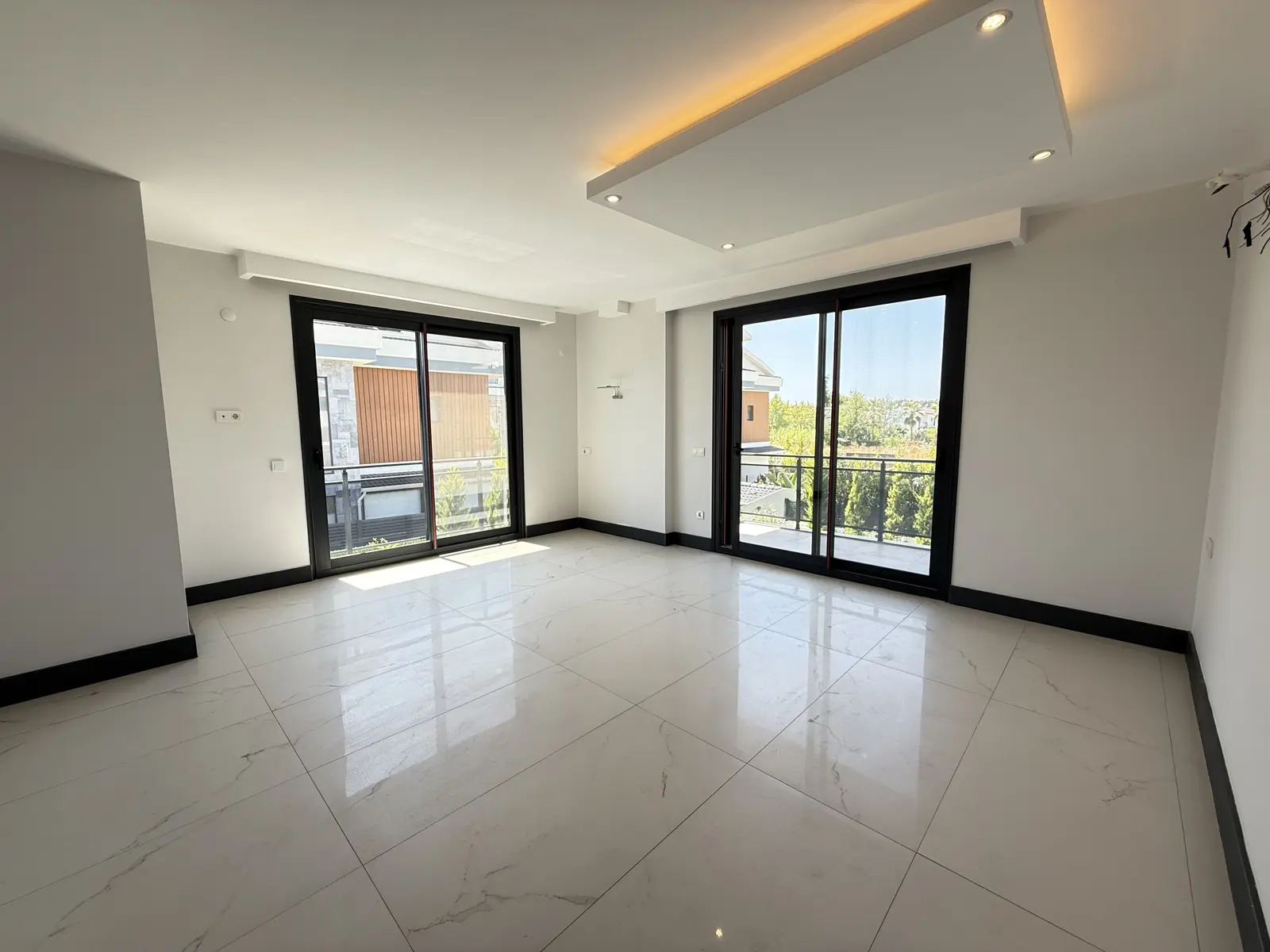 Fethiye Çalış’ta Plaja Sadece 200 Metre Mesafede, 550 m² Arsa İçinde Ultra Lüks Müstakil Villa