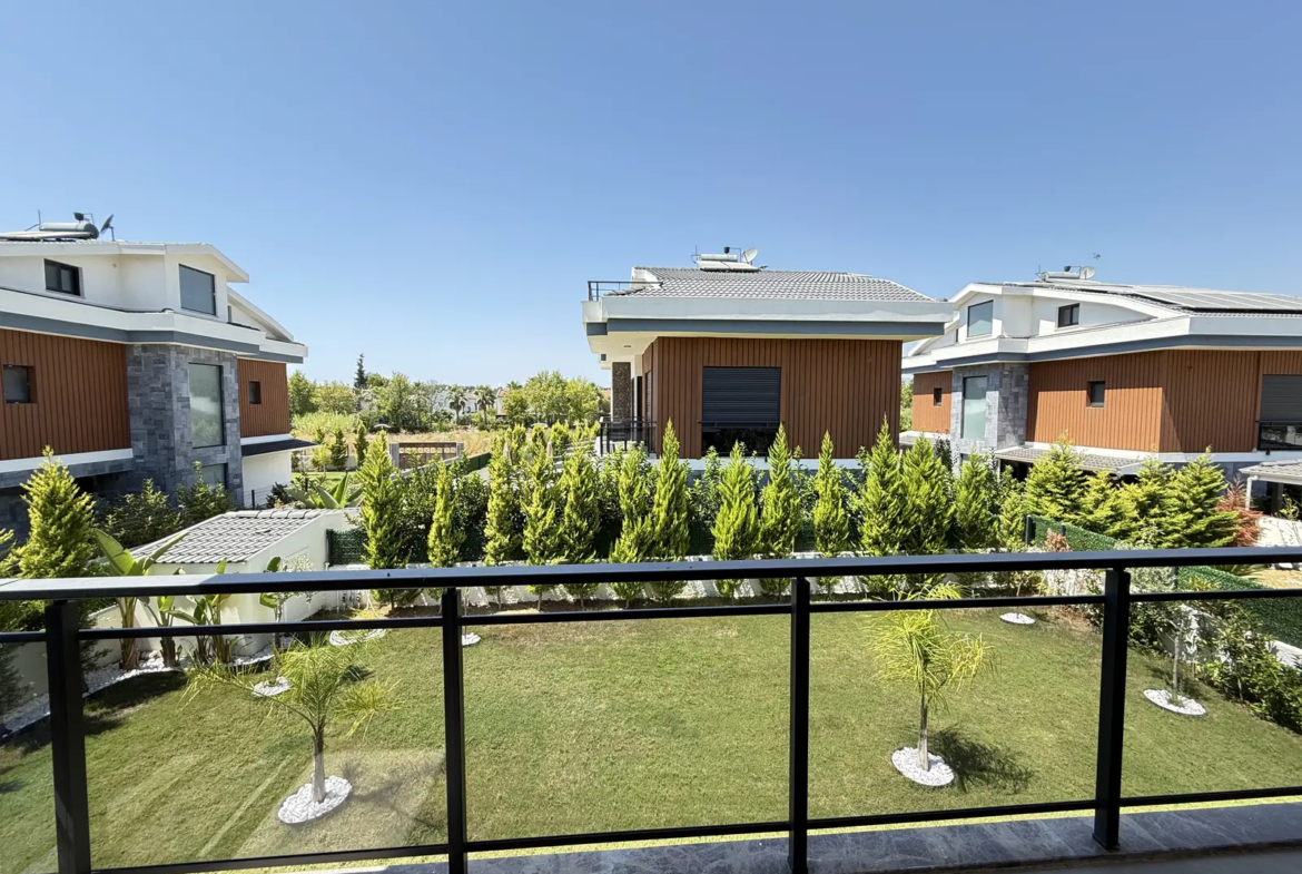 Fethiye Çalış’ta Plaja Sadece 200 Metre Mesafede, 550 m² Arsa İçinde Ultra Lüks Müstakil Villa