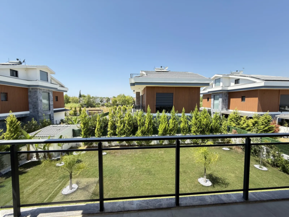 Fethiye Çalış’ta Plaja Sadece 200 Metre Mesafede, 550 m² Arsa İçinde Ultra Lüks Müstakil Villa