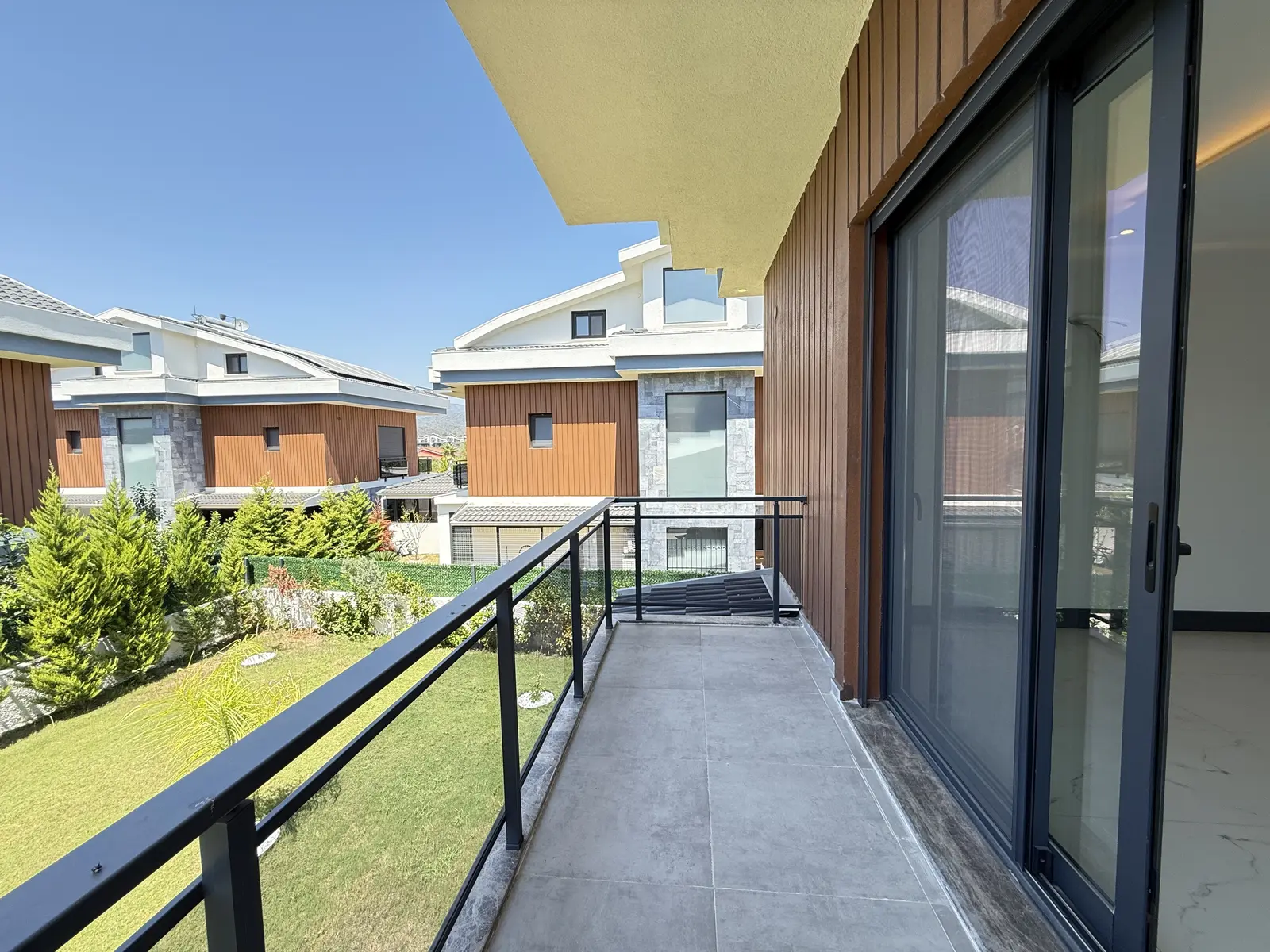 Fethiye Çalış’ta Plaja Sadece 200 Metre Mesafede, 550 m² Arsa İçinde Ultra Lüks Müstakil Villa