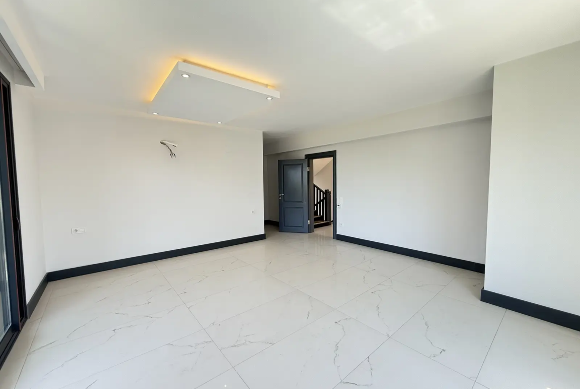 Fethiye Çalış’ta Plaja Sadece 200 Metre Mesafede, 550 m² Arsa İçinde Ultra Lüks Müstakil Villa