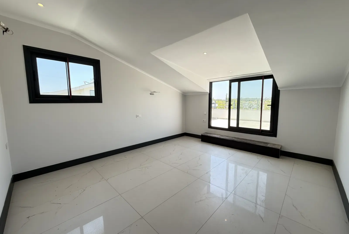 Fethiye Çalış’ta Plaja Sadece 200 Metre Mesafede, 550 m² Arsa İçinde Ultra Lüks Müstakil Villa