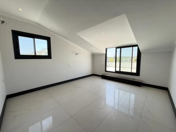 Fethiye Çalış’ta Plaja Sadece 200 Metre Mesafede, 550 m² Arsa İçinde Ultra Lüks Müstakil Villa
