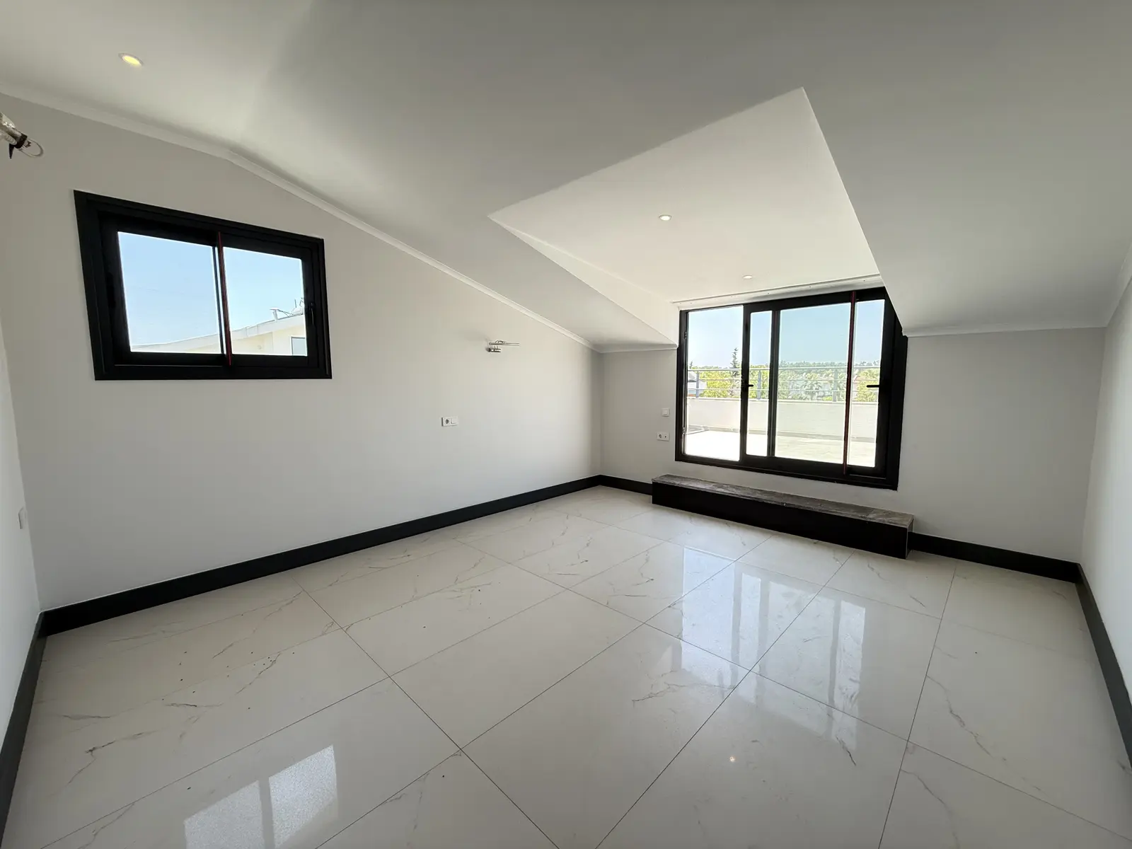 Fethiye Çalış’ta Plaja Sadece 200 Metre Mesafede, 550 m² Arsa İçinde Ultra Lüks Müstakil Villa