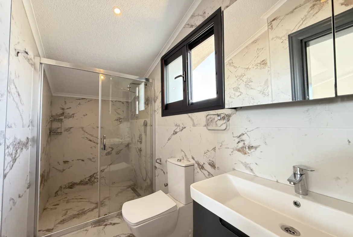 Fethiye Çalış’ta Plaja Sadece 200 Metre Mesafede, 550 m² Arsa İçinde Ultra Lüks Müstakil Villa