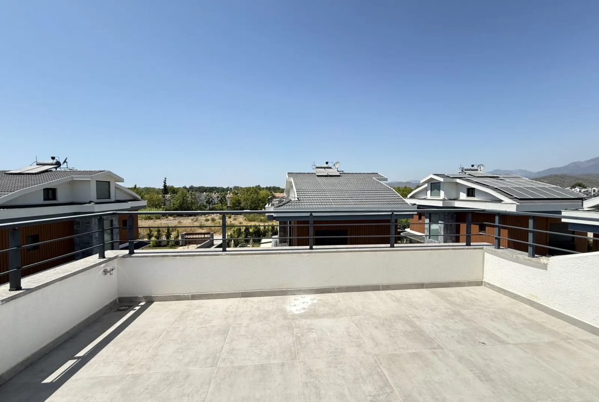 Fethiye Çalış’ta Plaja Sadece 200 Metre Mesafede, 550 m² Arsa İçinde Ultra Lüks Müstakil Villa