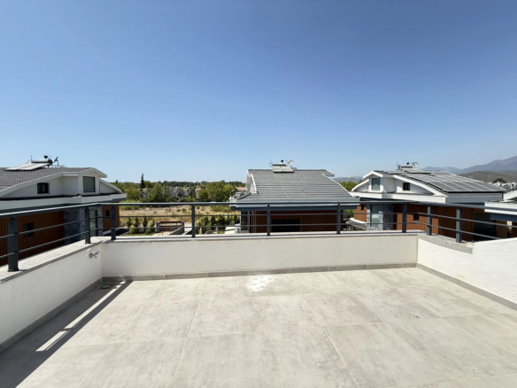 Fethiye Çalış’ta Plaja Sadece 200 Metre Mesafede, 550 m² Arsa İçinde Ultra Lüks Müstakil Villa