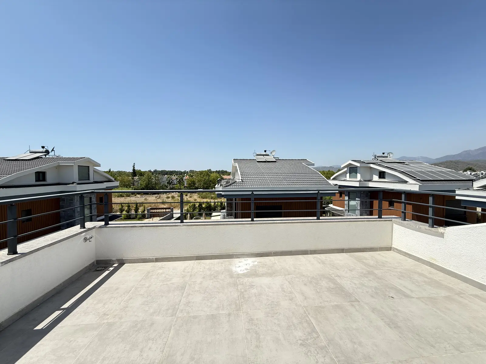 Fethiye Çalış’ta Plaja Sadece 200 Metre Mesafede, 550 m² Arsa İçinde Ultra Lüks Müstakil Villa