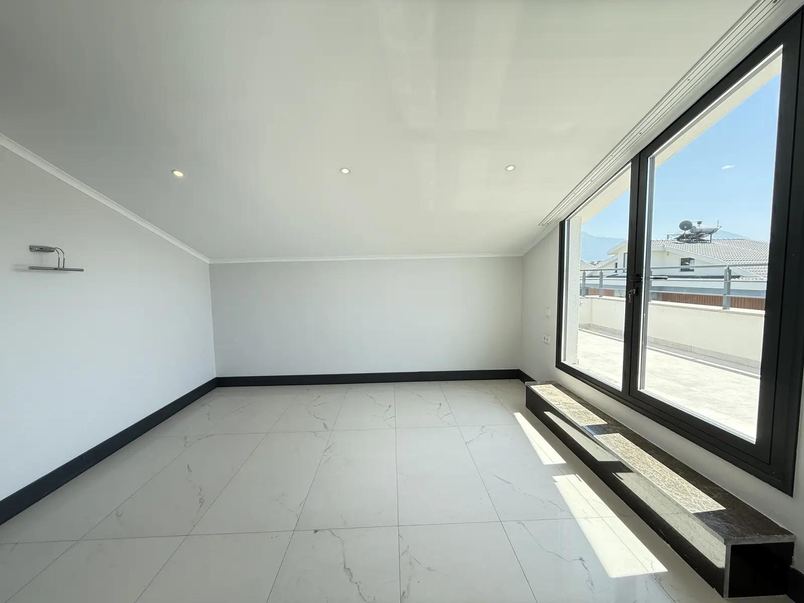 Fethiye Çalış’ta Plaja Sadece 200 Metre Mesafede, 550 m² Arsa İçinde Ultra Lüks Müstakil Villa