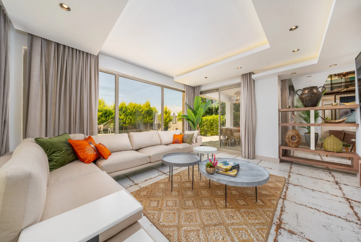 Ölüdeniz Hisarönü Merkezde 500 m² Arsalı, Kapalı Isıtmalı Havuzlu, Saunalı ve Jakuzili 3+1 Müstakil Lüks Villa