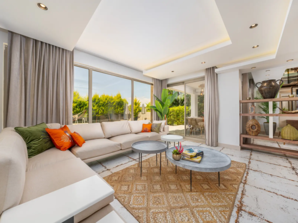 Ölüdeniz Hisarönü Merkezde 500 m² Arsalı, Kapalı Isıtmalı Havuzlu, Saunalı ve Jakuzili 3+1 Müstakil Lüks Villa