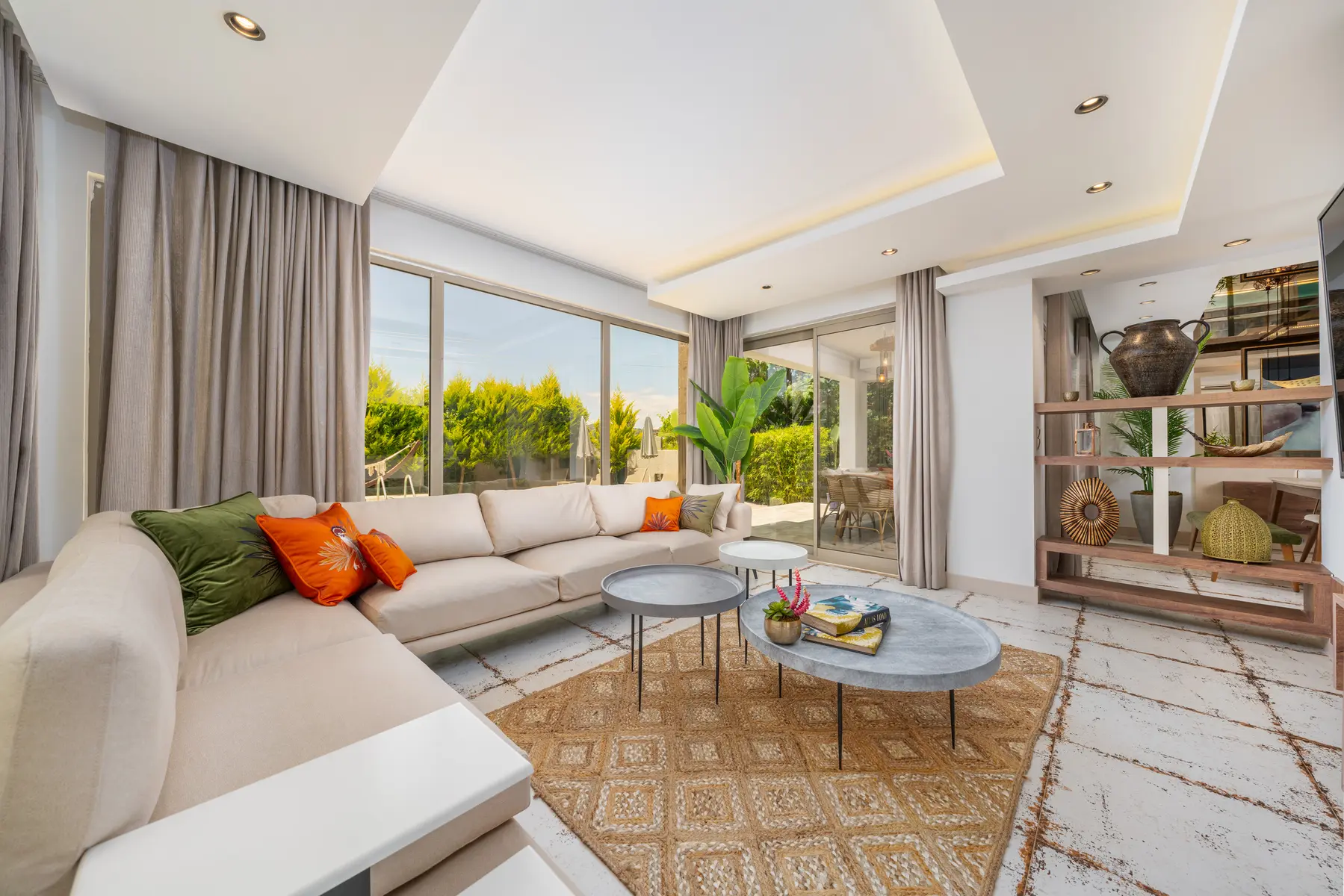 Ölüdeniz Hisarönü Merkezde 500 m² Arsalı, Kapalı Isıtmalı Havuzlu, Saunalı ve Jakuzili 3+1 Müstakil Lüks Villa