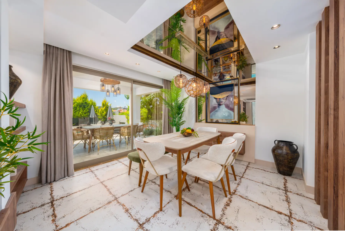 Ölüdeniz Hisarönü Merkezde 500 m² Arsalı, Kapalı Isıtmalı Havuzlu, Saunalı ve Jakuzili 3+1 Müstakil Lüks Villa